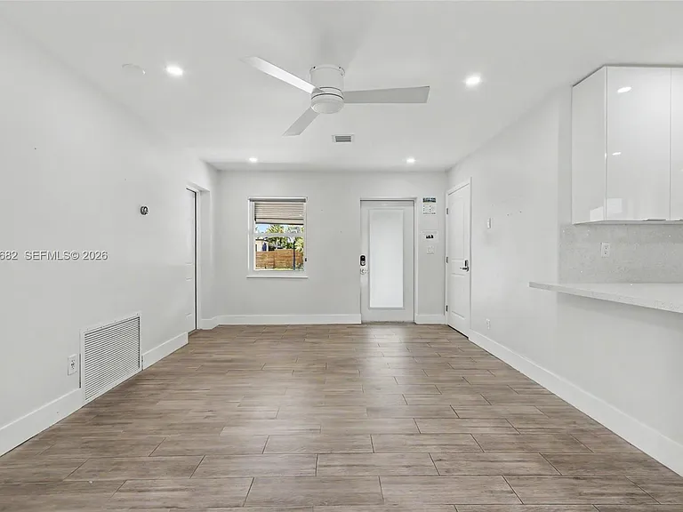 2317 SW 34th Ave — Photo 6
