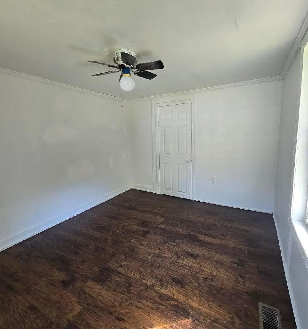3 bed, 1090 sqft, $1,450 — Photo 2