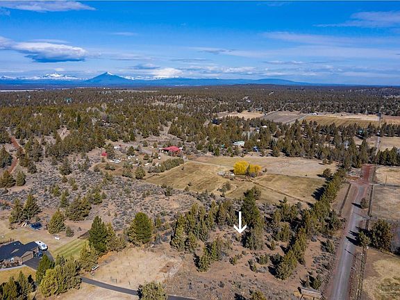 3rd image of 65233 Smokey Butte Dr