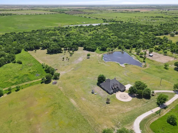 626 Scoggins Rd, Tioga, TX 76271