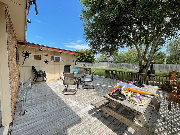 4th image of 1008 Palm Blvd