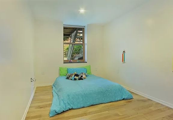 5th image of 303 Gates Ave #1