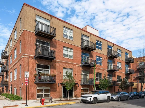 2804 N Oakley Ave #305, Chicago, IL 60618