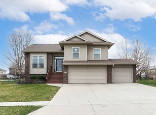 710 Black Bear Bnd, North Liberty, IA 52317