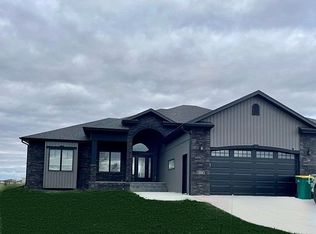 721 Sunset Dr, Mapleton, ND 58059