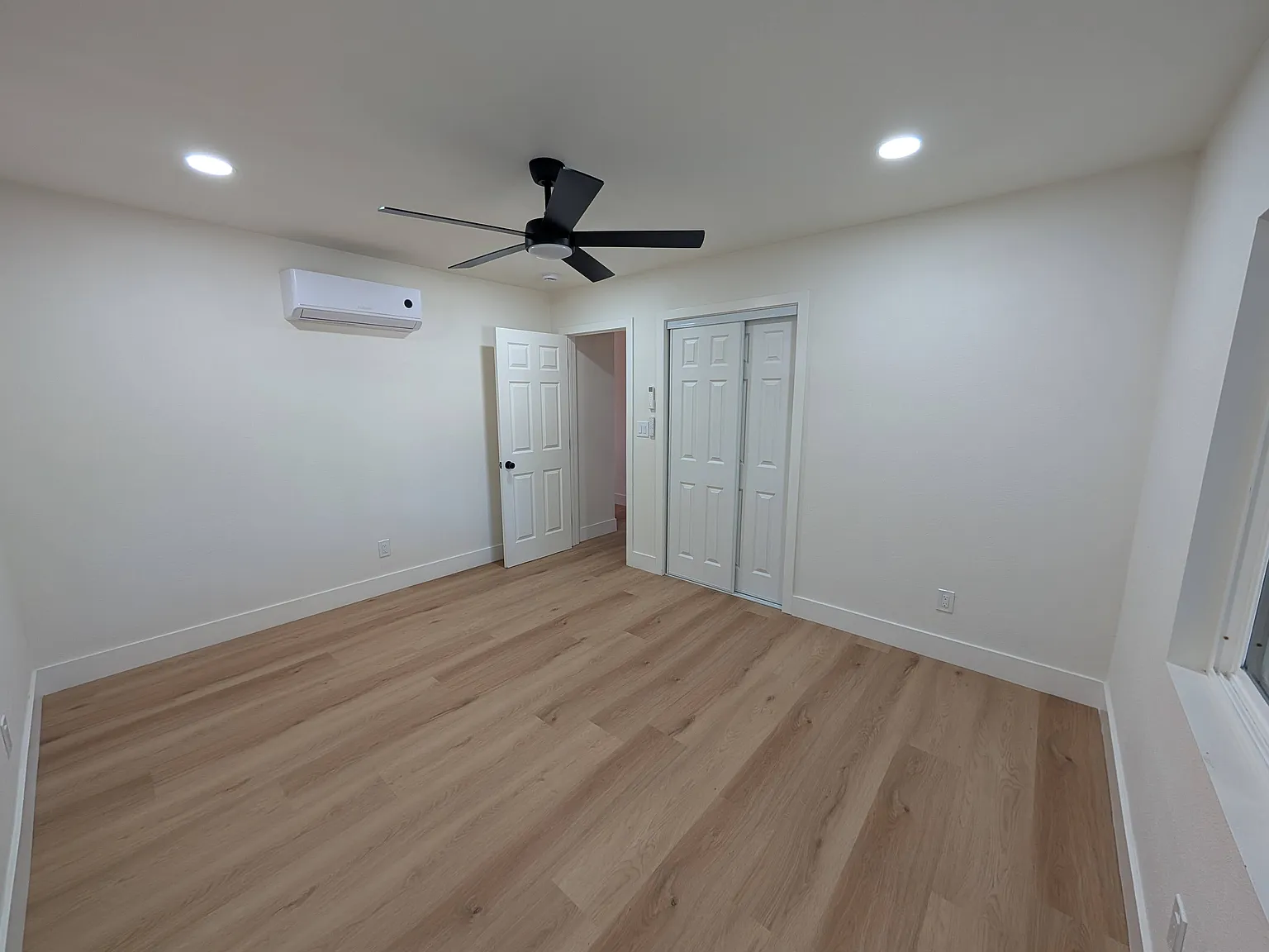 3 bed, 1075 sqft, $3,650 — Photo 1