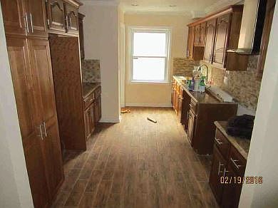5th image of 1849 N Franklin St