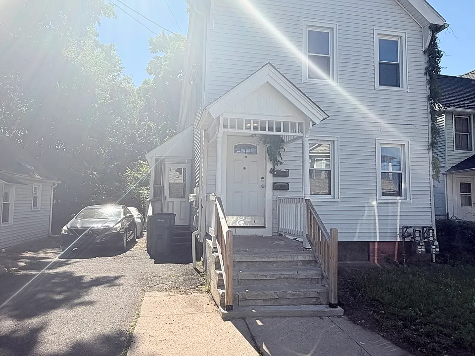 32 Alstrum St #1