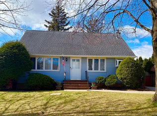 9 Northcote Road, Westbury, NY 11590