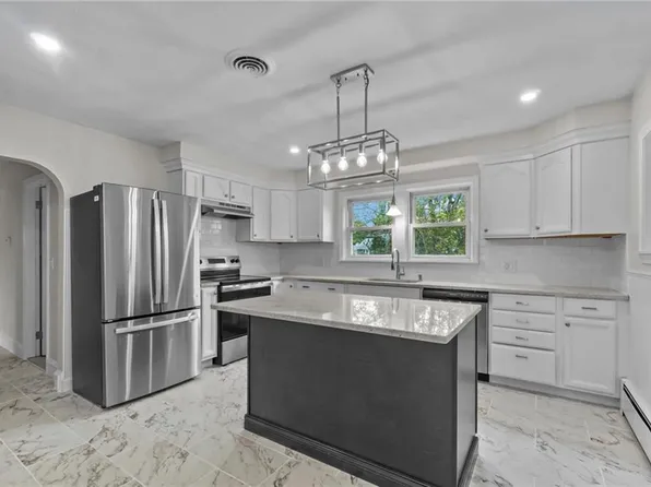 42 Belcourt Ave, North Providence, RI 02911