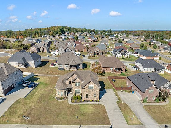 3rd image of 706 Burgundy Dr