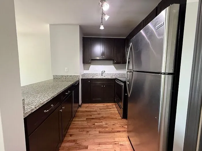 1 bed, 1.0 bath, 600 sqft, $995 — Photo 4