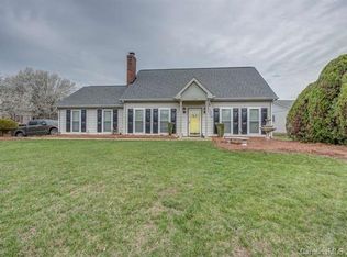 1136 Gretna Green Dr, Charlotte, NC 28217