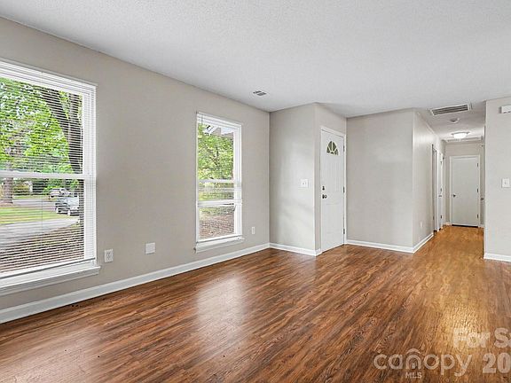 3rd image of 10107 Cromarty Ln