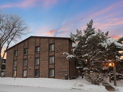 63 W 64th St APT 102, Westmont, IL, 60559