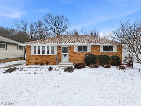 5905 Regency Dr, Cleveland, OH 44129