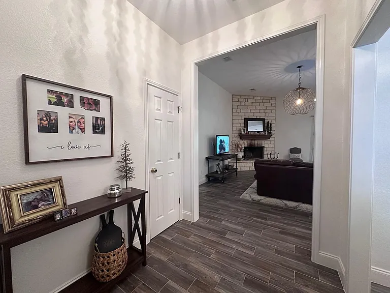 460 Tahitian Dr — Photo 2