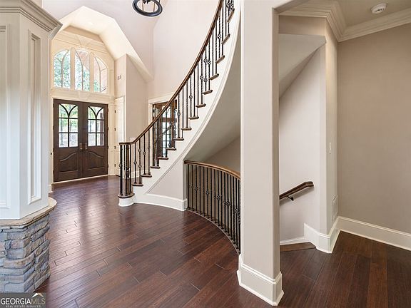 4th image of 1011 Highgrove Dr