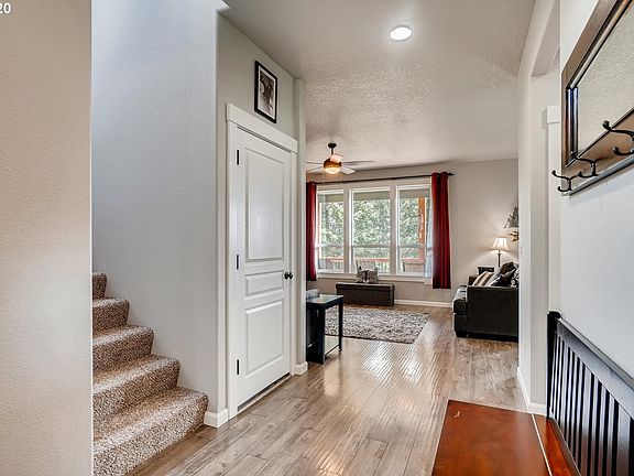 3rd image of 30220 NE Coyote Dr