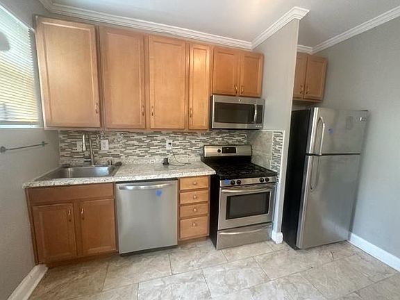 4th image of 412 N Loudon Ave