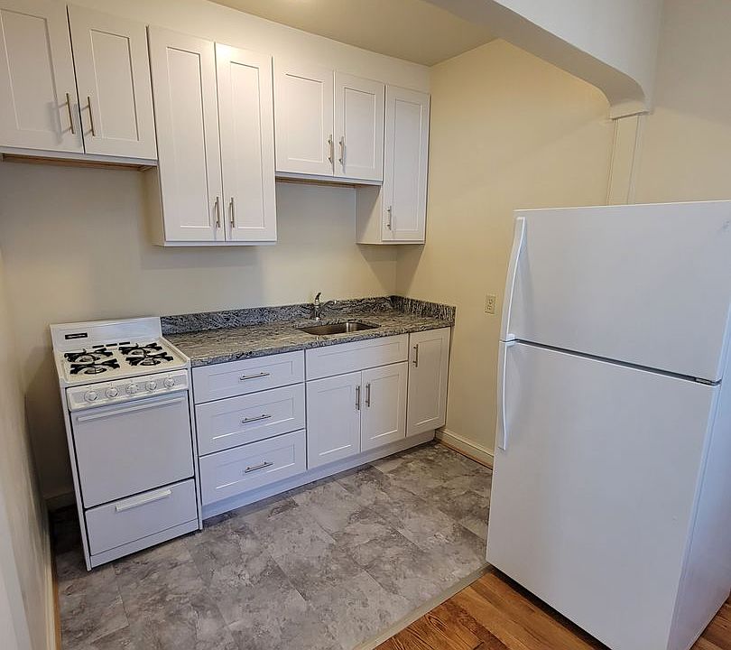 1st image of 403 E Luray Ave #5