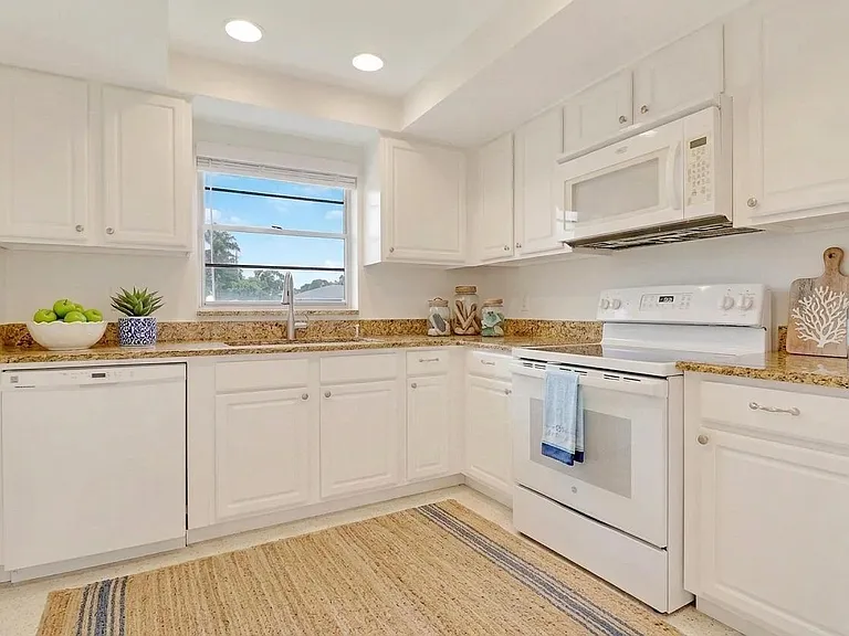 1600 Venus Ave — Photo 11