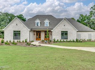517 Central Cir, Flowood, MS 39232