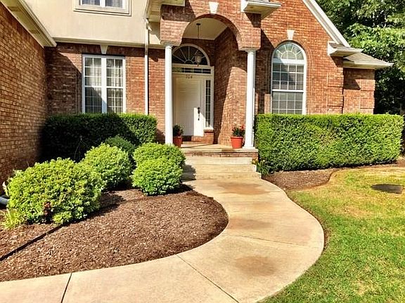 2nd image of 304 Laurinda Dr