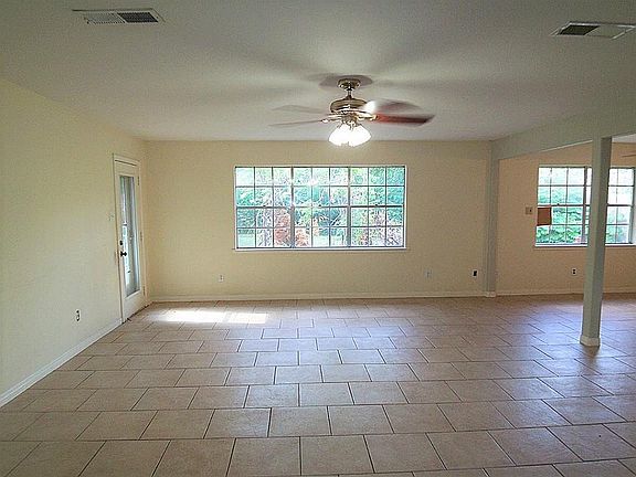 3rd image of 9829 Casa Loma Dr