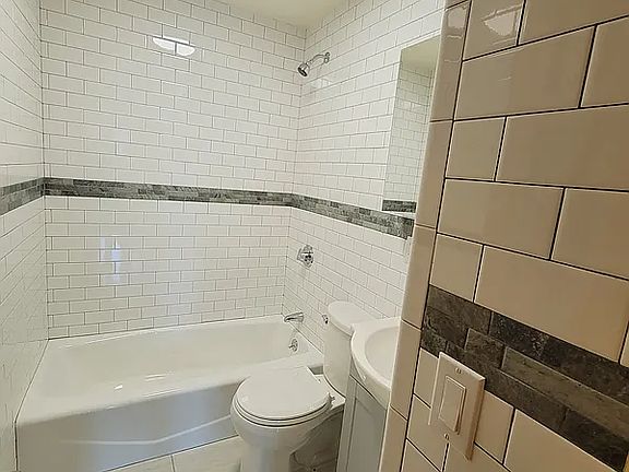 3rd image of 126 W 86th St APT 4A