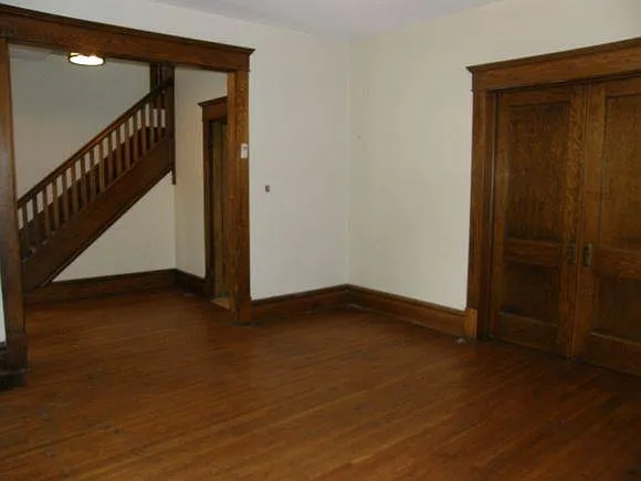 7 bed, 2212 sqft, $6,125 — Photo 2