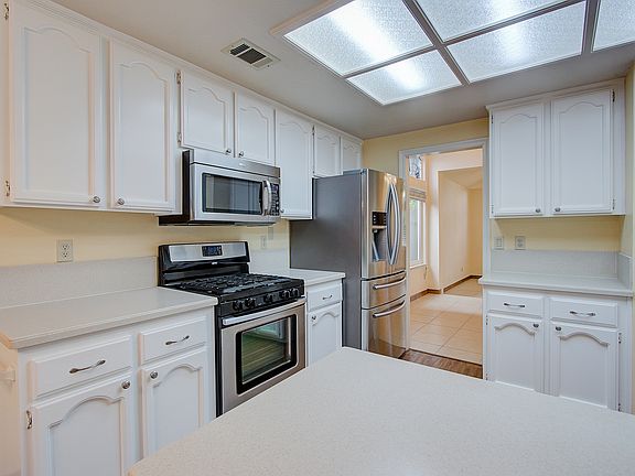 4th image of 312 Prewett Dr