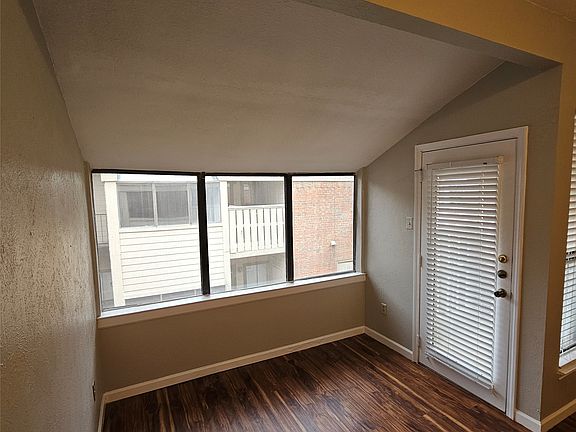 3rd image of 9600 Royal Ln APT 612
