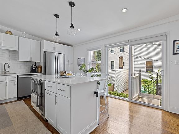 3rd image of 107 Putnam St Floor 2