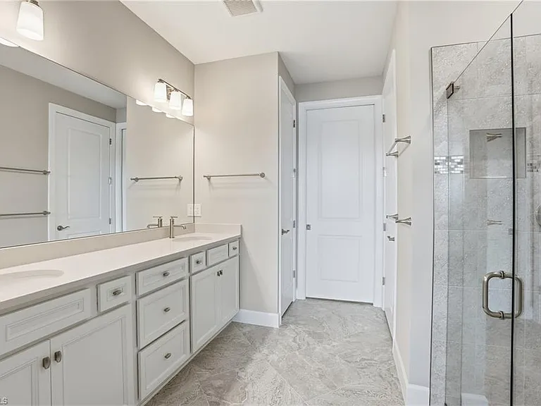 12361 Canal Grande Dr — Photo 17
