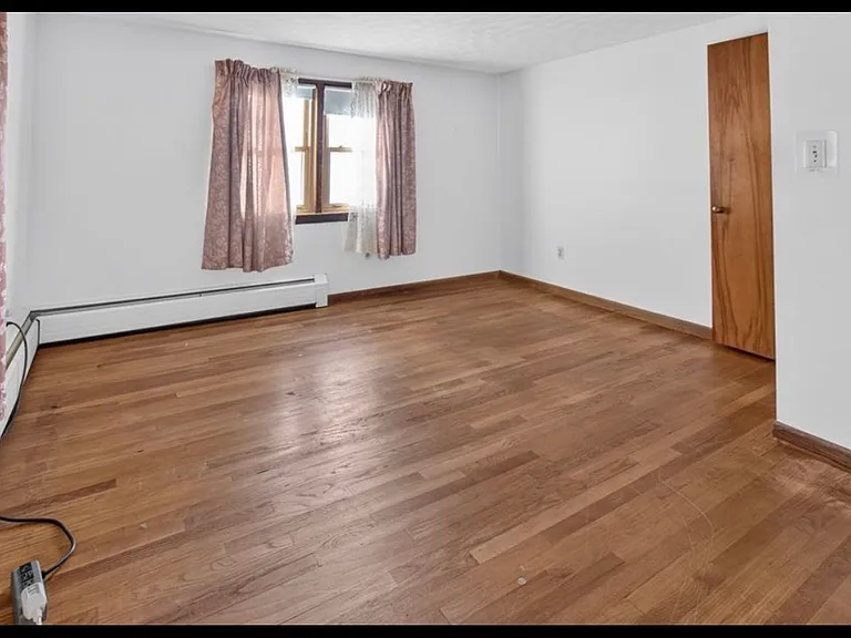 23 Thompson St — Photo 16