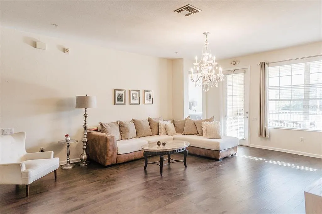 2 bed, 2.0 bath, 1962 sqft, $2,400 — Photo 3