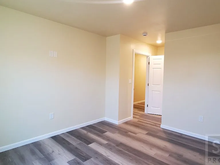 1390 Yale Pl — Photo 20