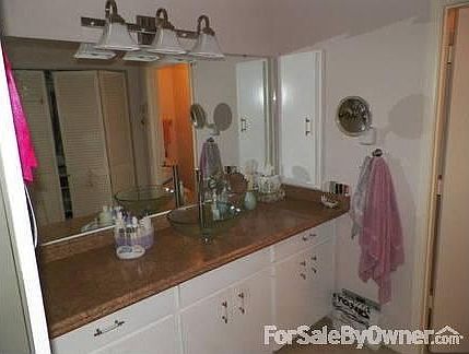 Master Bedroom
						:
						The master bedroom has access to a 2nd private courtyard and is furnished