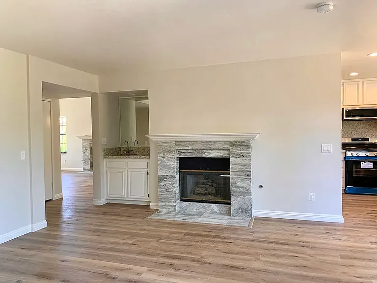 10725 Wallingford Rd — Photo 8