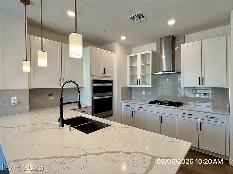 2602 Cava Tirreni St — Photo 9