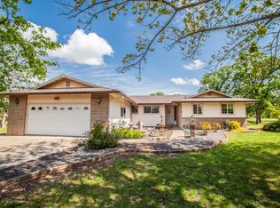 8855 Whispering Oaks Rd, Redding, CA 96002