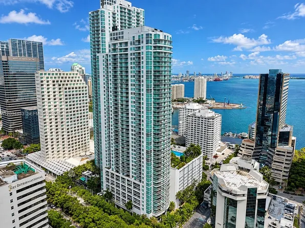 951 Brickell Ave APT 605, Miami, FL 33131