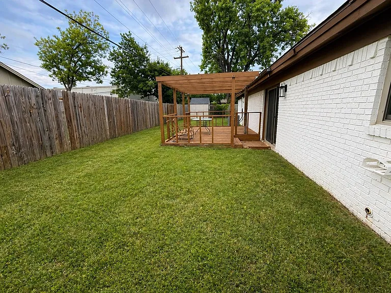 812 Irwin Dr — Photo 14