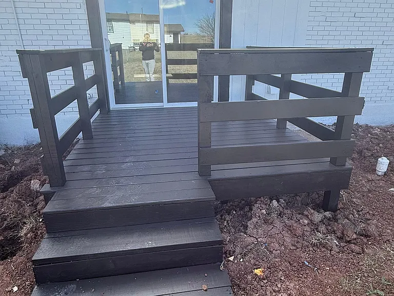 732 SW 46th St — Photo 3