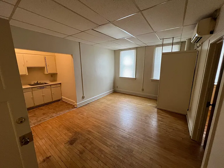 5066 S Packard Ave #4 — Photo 2