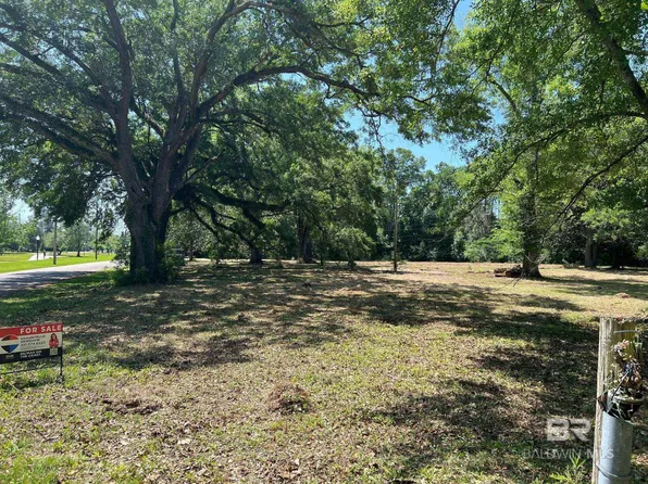 22995 E Chicago St #7-16, Robertsdale, AL 36567