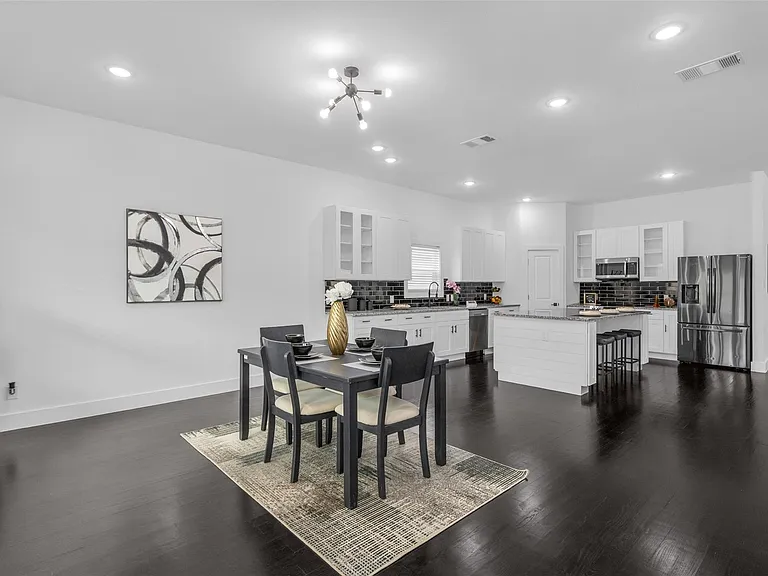 407 Dubois Ave — Photo 24