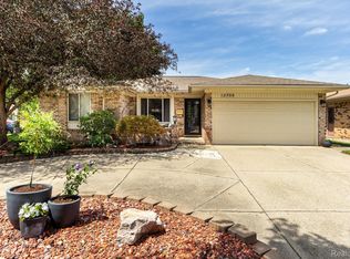 13705 Grove Park Dr, Sterling Heights, MI 48313
