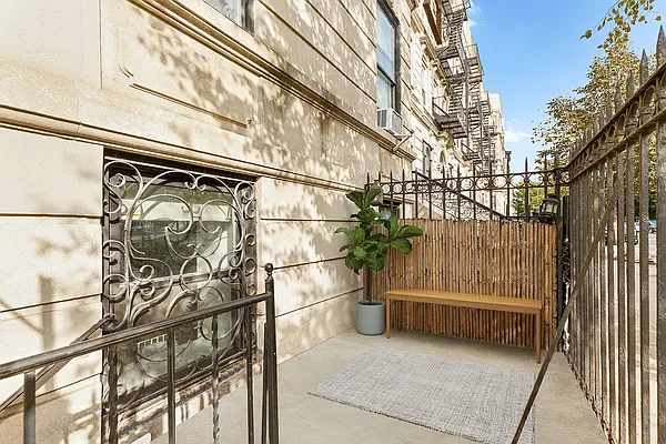 Sold by Compass | media 20